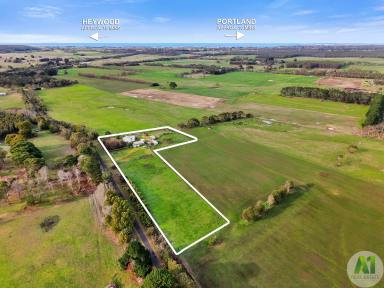 House For Sale - VIC - Heathmere - 3305 - Spacious Country Home On Five Acres  (Image 2)
