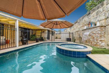House For Sale - WA - Iluka - 6028 - THE PERFECT BLEND OF COMFORT AND CLASS!  (Image 2)