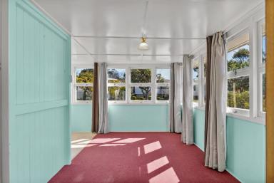 House Leased - QLD - Newtown - 4350 - Perfect Blend of Charm and Functionality in Quiet Street  (Image 2)