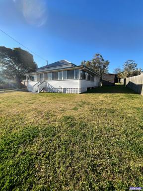House For Lease - QLD - Kingaroy - 4610 - Light-Filled Character Home in the Heart of Town  (Image 2)