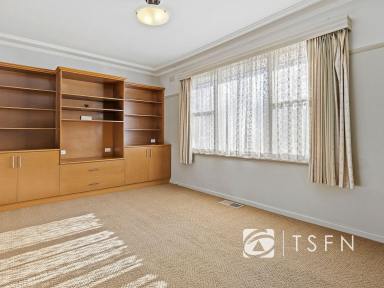 House For Sale - VIC - Bendigo - 3550 - POSITIONED FOR LIVING, LETTING OR LIVELIHOOD  (Image 2)