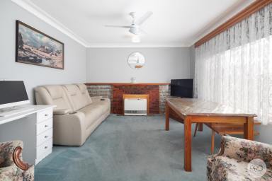 House For Sale - VIC - Wendouree - 3355 - Held By One Family For Generations  (Image 2)