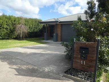 House Leased - VIC - East Bairnsdale - 3875 - 11 MCKIMMIE COURT EAST BAIRNSDALE  (Image 2)