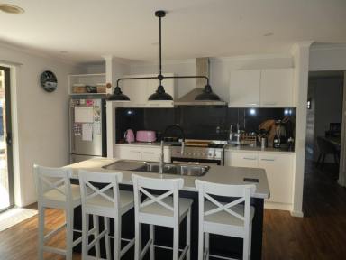 House Leased - VIC - East Bairnsdale - 3875 - 11 MCKIMMIE COURT EAST BAIRNSDALE  (Image 2)