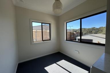 House For Lease - NSW - Whitebridge - 2290 - COMFORT & SPACE IN WHITEBRIDGE!!  (Image 2)