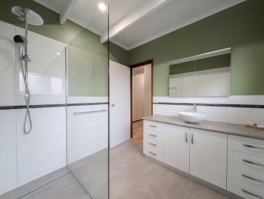 House For Sale - VIC - Kerang - 3579 - 4 bedroom brick home in a premium location  (Image 2)