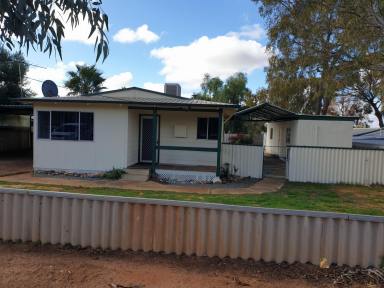 House For Sale - WA - Southern Cross - 6426 - Newly Renovated House & Granny Flat  (Image 2)