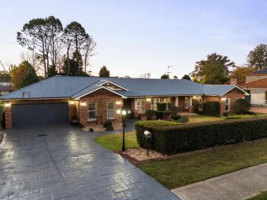 House For Sale - NSW - Cobbitty - 2570 - Luxurious Entertaining Oasis  (Image 2)