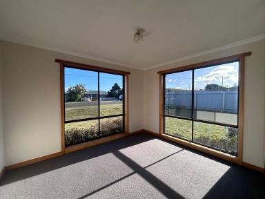 House Leased - TAS - Deloraine - 7304 - 3 Bedroom Family Home  (Image 2)