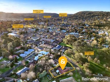 House For Sale - NSW - Bowral - 2576 - Spacious Family Home in Prime Bowral Location  (Image 2)