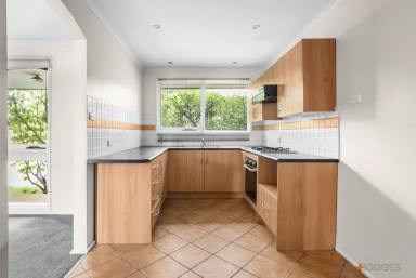Unit For Lease - VIC - Mordialloc - 3195 - BRIGHT & AIRY | SURPRISNGLY SPACIOUS | CLOSE TO SHOPS & SCHOOLS  (Image 2)