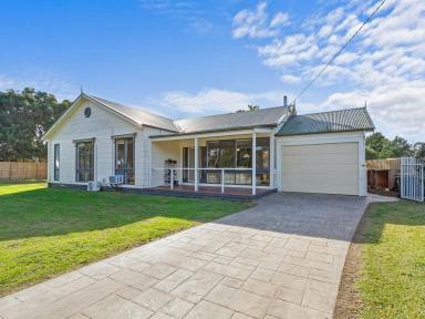 House For Sale - VIC - East Bairnsdale - 3875 - LIFESTYLE, BUSINESS & OPPORTUNITY ON 5 ACRES – JUST MINUTES FROM BAIRNSDALE  (Image 2)