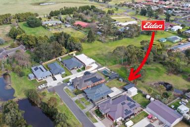 House For Sale - VIC - Yarram - 3971 - EFFORTLESS FAMILY LIVING IN A HOME BUILT TO LAST  (Image 2)