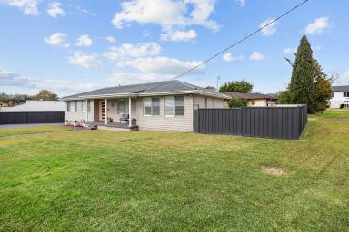 House For Sale - NSW - Raymond Terrace - 2324 - FULLY RENOVATED & MOVE-IN READY ON A HUGE CORNER BLOCK!  (Image 2)
