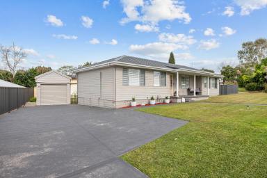 House For Sale - NSW - Raymond Terrace - 2324 - FULLY RENOVATED & MOVE-IN READY ON A HUGE CORNER BLOCK!  (Image 2)