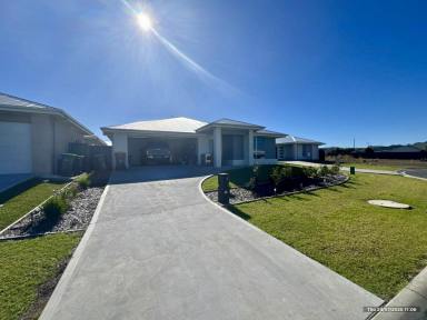 House For Lease - NSW - Old Bar - 2430 - FOUR BEDROOM MODEN HOME WITH AIR CONDITIONING  (Image 2)
