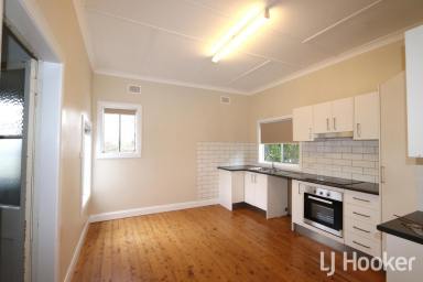 House For Sale - NSW - Inverell - 2360 - Compact Comfort with a view  (Image 2)