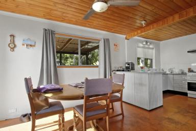 House For Sale - QLD - Macleay Island - 4184 - Dual Living Opportunity in the Heart of Macleay!  (Image 2)