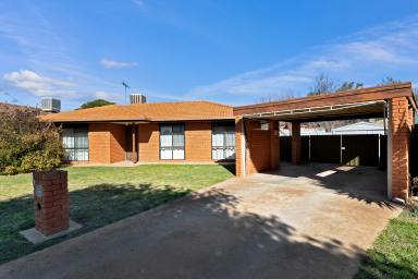 House For Sale - VIC - Mildura - 3500 - Charming 3 Bed Brick Home in Quiet Court with Shed & Sprinklers  (Image 2)
