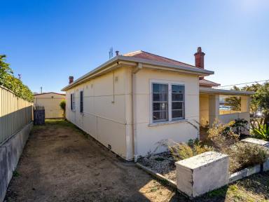 House For Sale - NSW - Bega - 2550 - ABSOLUTE CONVENIENCE  (Image 2)