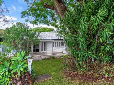 House For Lease - QLD - Carina Heights - 4152 - Charming 2 Bedroom home in prime location with plenty of storage  (Image 2)
