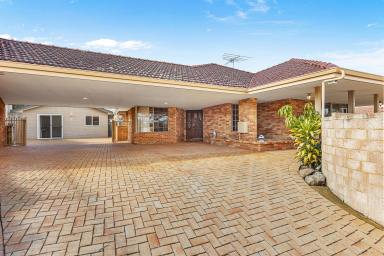 House For Sale - WA - Kardinya - 6163 - Versatile Living – With a Bonus!  (Image 2)
