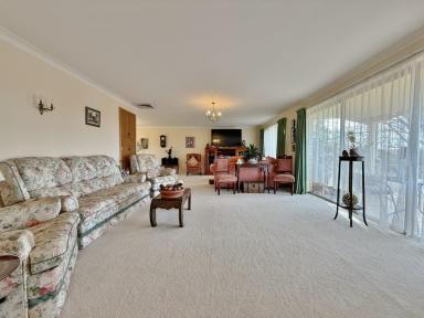 House For Sale - NSW - Cootamundra - 2590 - Family Home with a Lovely Aspect  (Image 2)