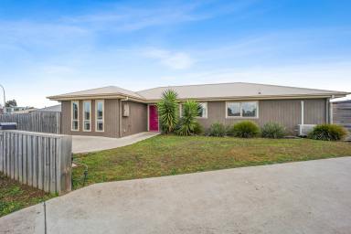 House For Lease - TAS - Swansea - 7190 - Multiple Living Areas & Outdoor Entertaining  (Image 2)