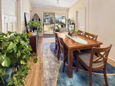 House For Sale - NSW - Leeton - 2705 - FAMILY HOME WITH PRIME LOCATION  (Image 2)