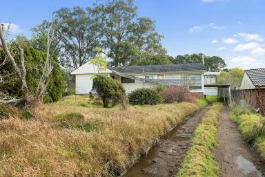 House For Sale - NSW - Raymond Terrace - 2324 - A RENOVATORS DELIGHT!  (Image 2)