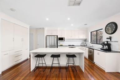 House For Sale - VIC - Strathdale - 3550 - Spacious & Stylish Living in a Prime Strathdale Location  (Image 2)