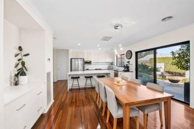 House For Sale - VIC - Strathdale - 3550 - Spacious & Stylish Living in a Prime Strathdale Location  (Image 2)