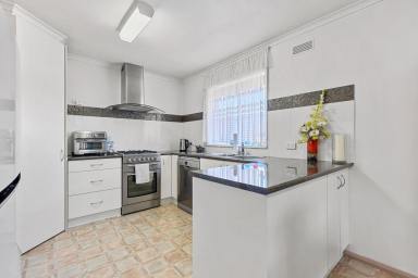 House For Sale - VIC - Strathdale - 3550 - Strathdale Family Gem  (Image 2)