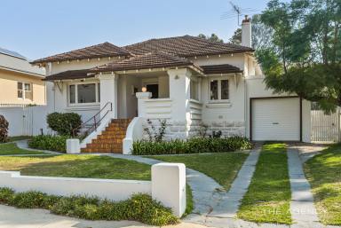 House For Sale - WA - Cottesloe - 6011 - ELEVATED, SUPREME LANDHOLDING IN CENTRAL COTTESLOE  (Image 2)