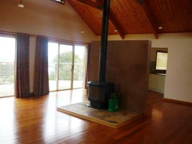 House Leased - TAS - Carlton River - 7173 - Charming Vineyard Retreat with Stunning Water Views  (Image 2)