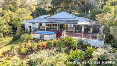 House For Sale - QLD - Lamb Island - 4184 - Waterfront Paradise with Deep Water Access on Nearly Half an Acre  (Image 2)