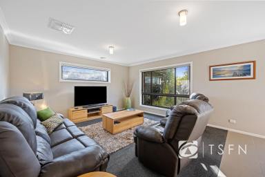 Townhouse For Sale - VIC - Maiden Gully - 3551 - Low-Maintenance Living in Maiden Gully  (Image 2)