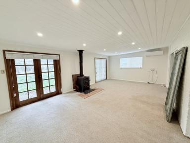 House For Lease - NSW - Little Hartley - 2790 - Charming Cottage with Stunning Views!  (Image 2)