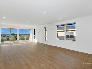 House For Lease - TAS - West Ulverstone - 7315 - Modern Living With a View  (Image 2)