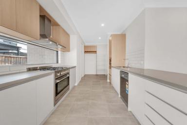 House Leased - VIC - Truganina - 3029 - Large Family Size Home Approx. 28 SQM family home set on 448 m2 of land (Image 2)