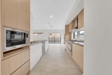 House Leased - VIC - Truganina - 3029 - Large Family Size Home Approx. 28 SQM family home set on 448 m2 of land (Image 2)