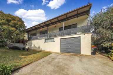 House For Sale - NSW - Tumut - 2720 - Lovely Views  (Image 2)