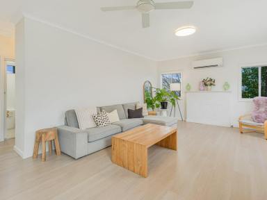 House For Sale - NSW - Bega - 2550 - SIMPLY MOVE IN AND RELAX!  (Image 2)