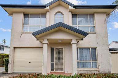 House For Sale - NSW - Merewether - 2291 - TOWNHOUSE TREASURE IN BLUE-CHIP LOCATION  (Image 2)