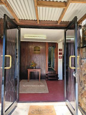 Lifestyle For Sale - QLD - Silver Valley - 4872 - A perfect retreat  (Image 2)