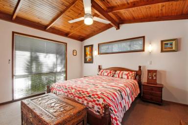 House For Sale - QLD - Macleay Island - 4184 - ATTENTION BUYERS SEEKING SPACE – MASSIVE 6,552m² BLOCK!  (Image 2)