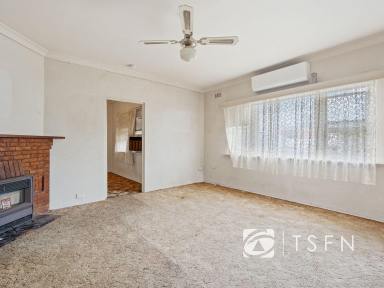 House For Sale - VIC - Kennington - 3550 - Charming Red Brick Home. Walking Distance to CBD.  (Image 2)