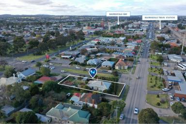 House For Sale - VIC - Bairnsdale - 3875 - 1920's Home on Large Corner Block, Downtown Location!  (Image 2)