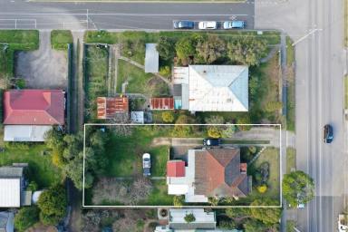 House For Sale - VIC - Bairnsdale - 3875 - Mid Century Home, 500 Metres from Railway Sation and CBD  (Image 2)