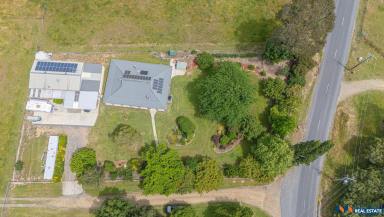 House For Sale - VIC - Myrtleford - 3737 - Private Home with Creek Frontage  (Image 2)